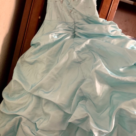 Stunning Formal Dress! - Picture 6 of 7